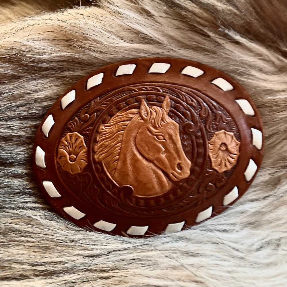 TULED LEATHER VINTAGE HORSE BUCKLE